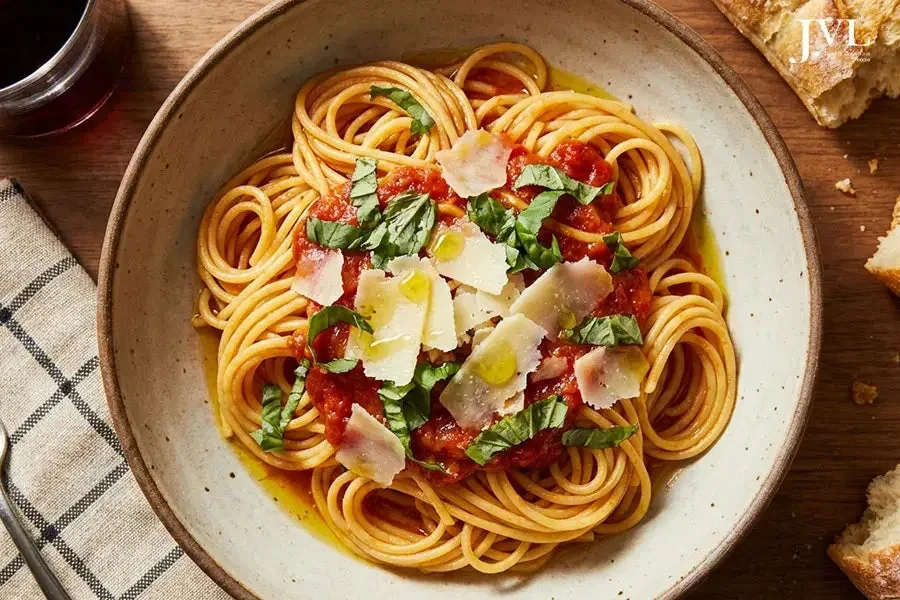 How to Make Pasta at Home – White Sauce and Red Sauce Recipes